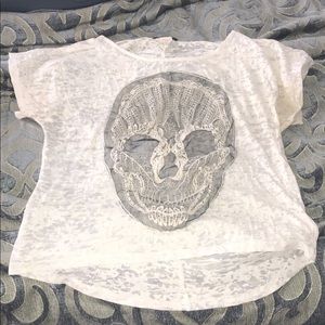 White skull shirt